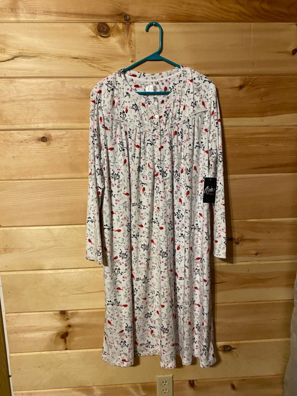 $10-Aria  NWT White Floral Nightgown with Red cardinals xl